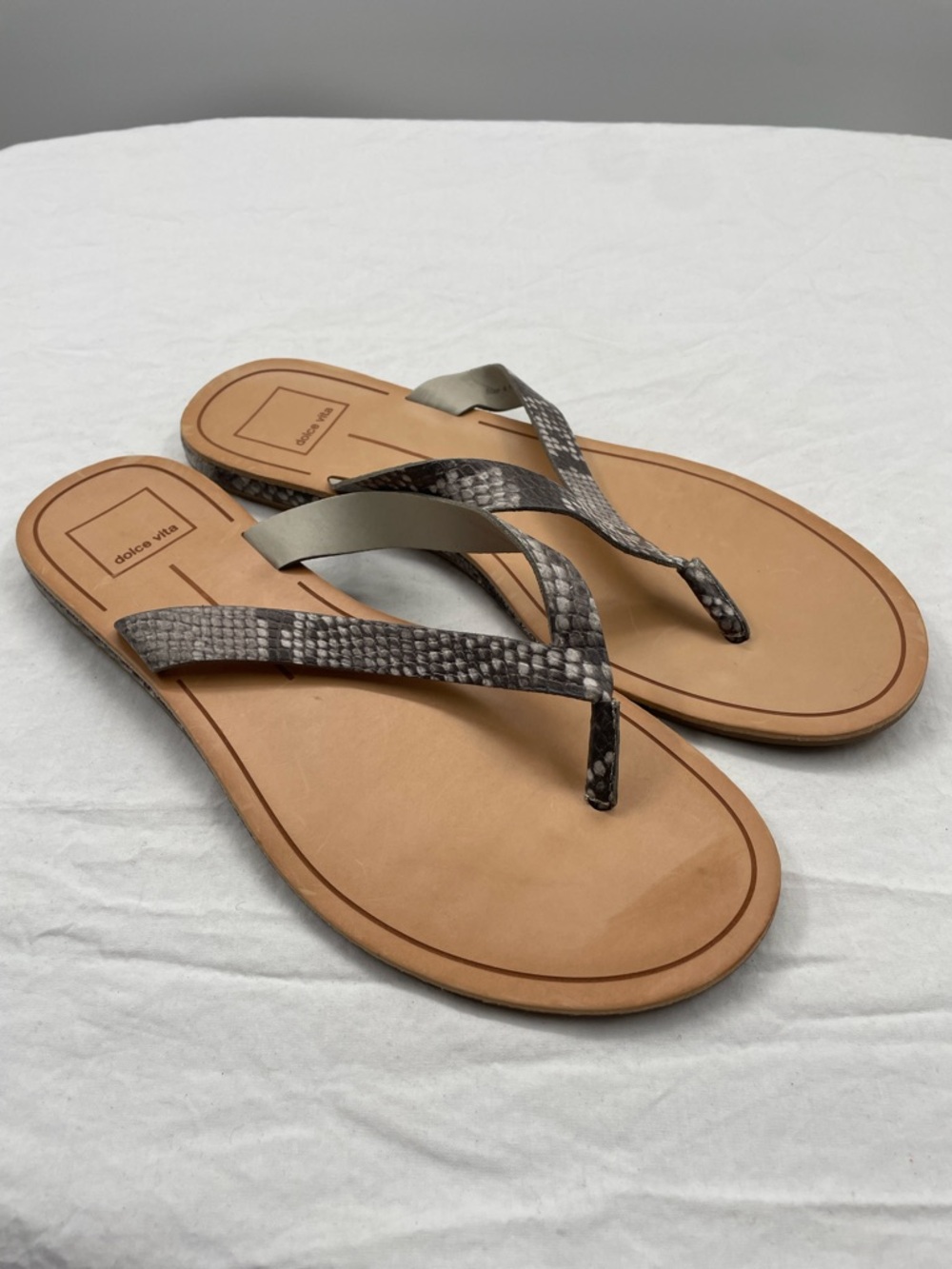 NEW! Dolce Vita Dana  Snake-Embossed Leather Flip Flop Sandals. 8.5.